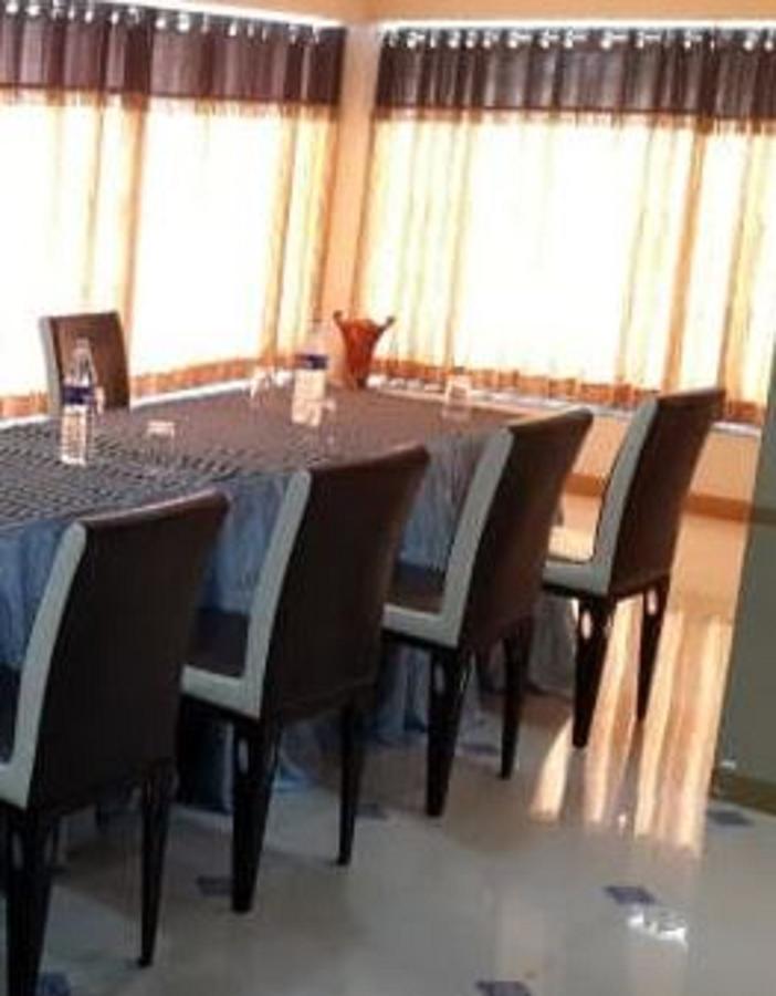 Hôtel Manohar Mahal à Jalgaon Extérieur photo